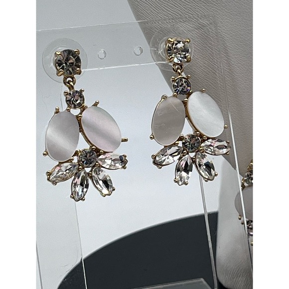 Kate Spade Bungalow Bouquet Cluster Mother Of Pearl Earrings Necklace Set - Picture 5 of 16